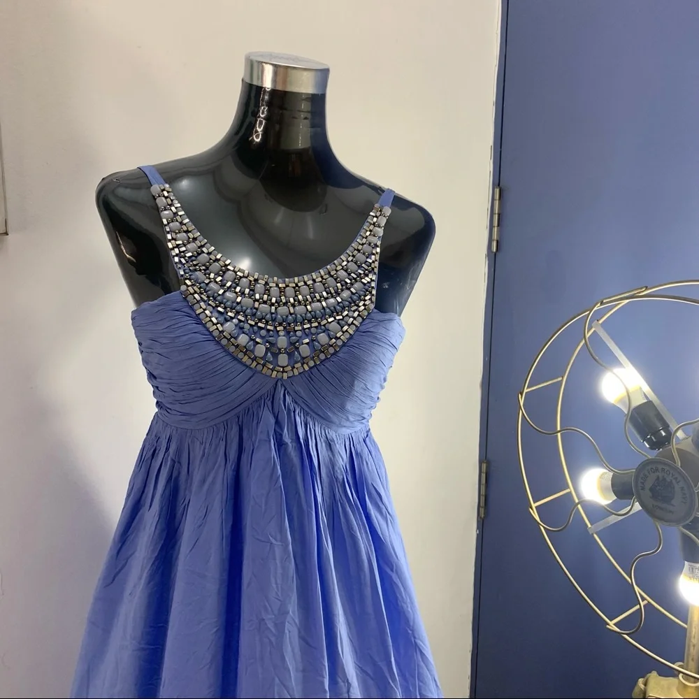 ๐ FOREVER NEW Dress with the Neck Design of Stitched Handcrafted Stones - Picture 6 of 11